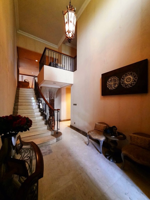 Rumah Bagus, Dengan Private Swimming Pool, Lokasi strategis di Pondok Pinang