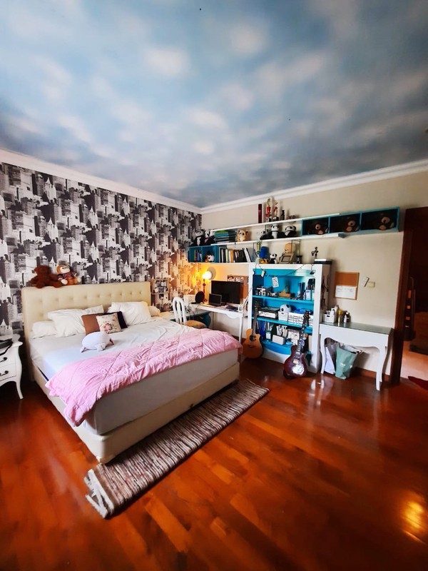 Rumah Bagus, Dengan Private Swimming Pool, Lokasi strategis di Pondok Pinang