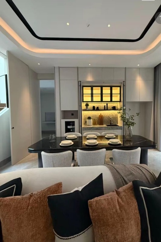 Dijual Rumah Baru Graha Family - Graha Famili Full Furnished Plus Unit Private Lift - Siap Huni Ready - Dekat Pakuwon Mall, Sma Petra 1, Citraland, Dian Istana, Bukit Darmo Golf, National Hospital