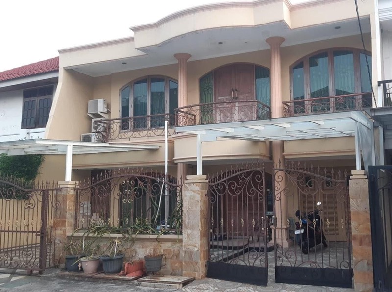 Dijual Rumah Siap Huni 2 Lantai di Janur Elok Residence Kelapa Gading - Luas 187 m&#xb2;, Lokasi Premium