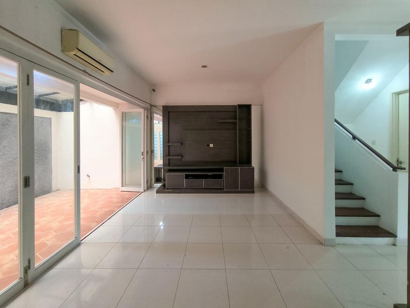 Rumah 2 Lantai Siap Huni Lokasi Premium dengan Hunian Nyaman dan Asri SHM @Bintaro Sektor 9