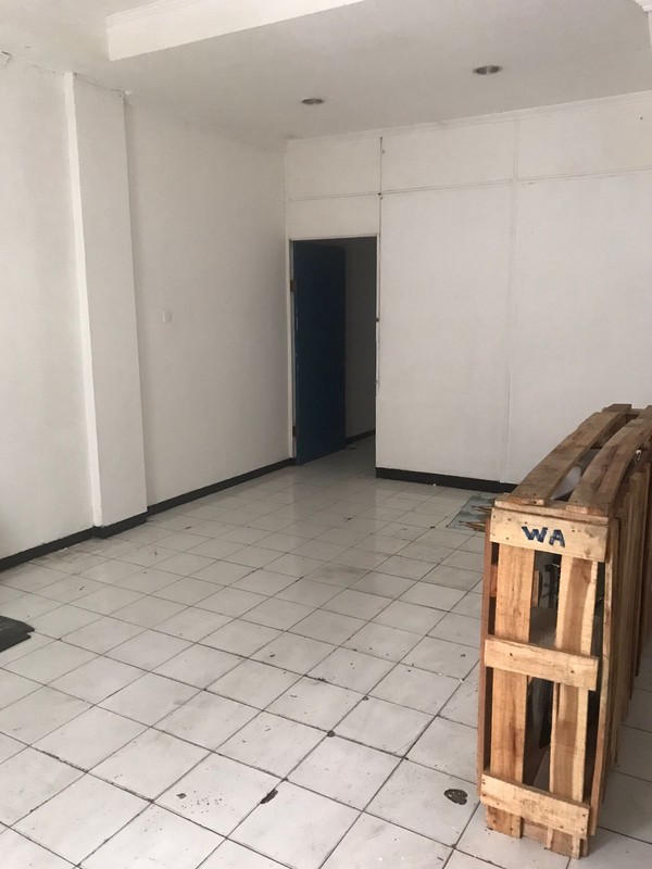 Di jual / disewakan Ruko 4 lantai Di Kedung Doro 