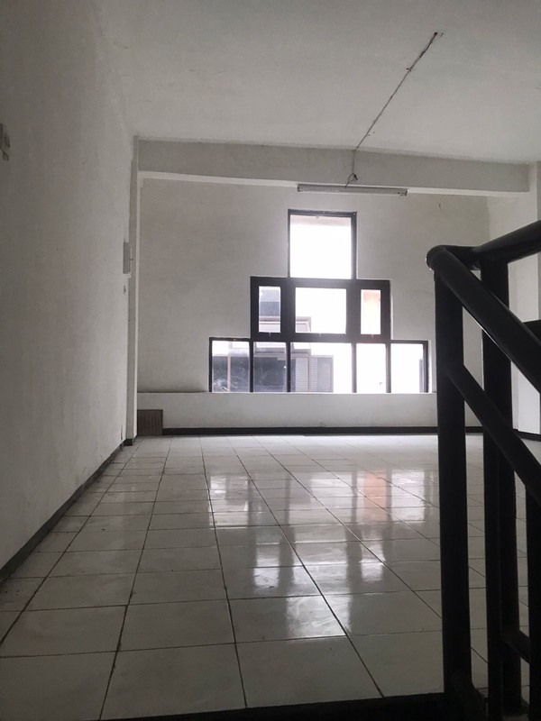 Di jual / disewakan Ruko 4 lantai Di Kedung Doro 