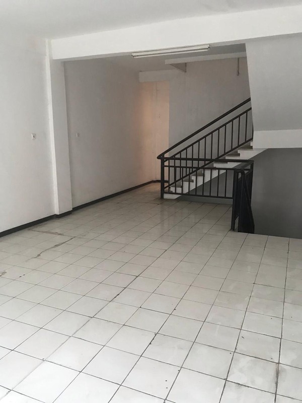 Di jual / disewakan Ruko 4 lantai Di Kedung Doro 
