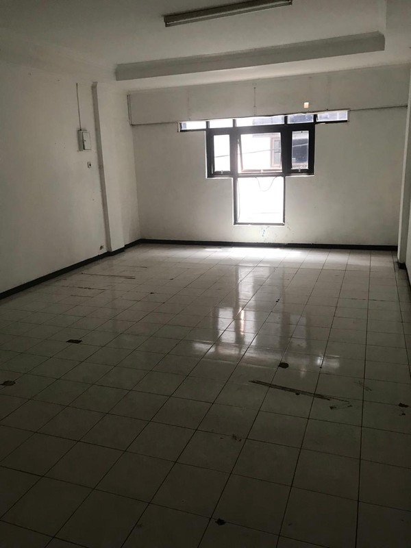 Di jual / disewakan Ruko 4 lantai Di Kedung Doro 