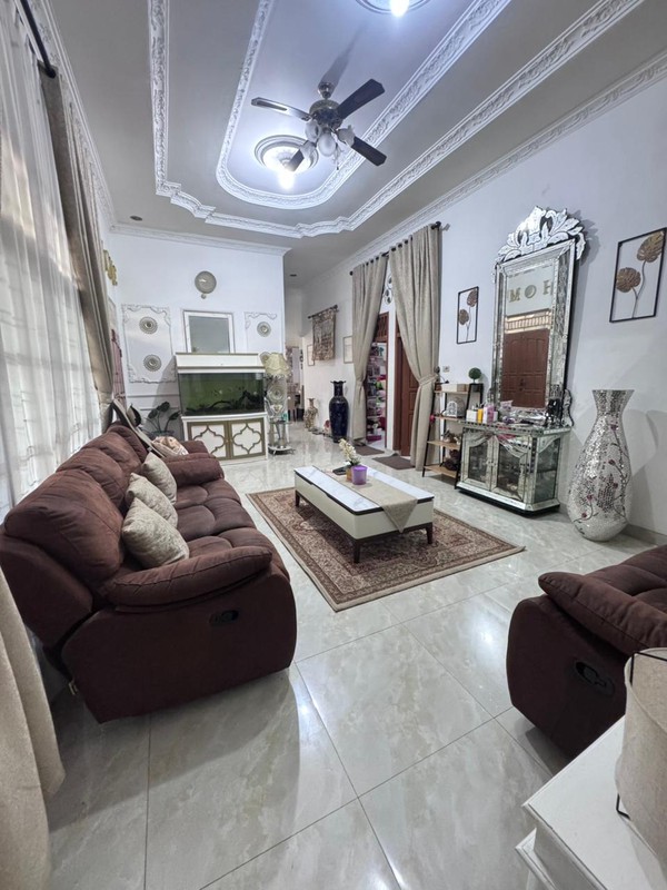 Rumah dijalan Ratu diibalau Tanjung Senang Gg. Damai