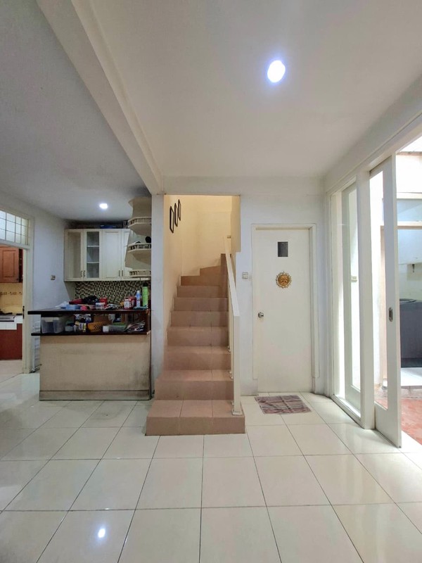 Rumah Cantik 2¼ Lantai Di Bintaro dengan KT 3+1 dan KM 3+1 sudah SHM Baru Renov 2020.