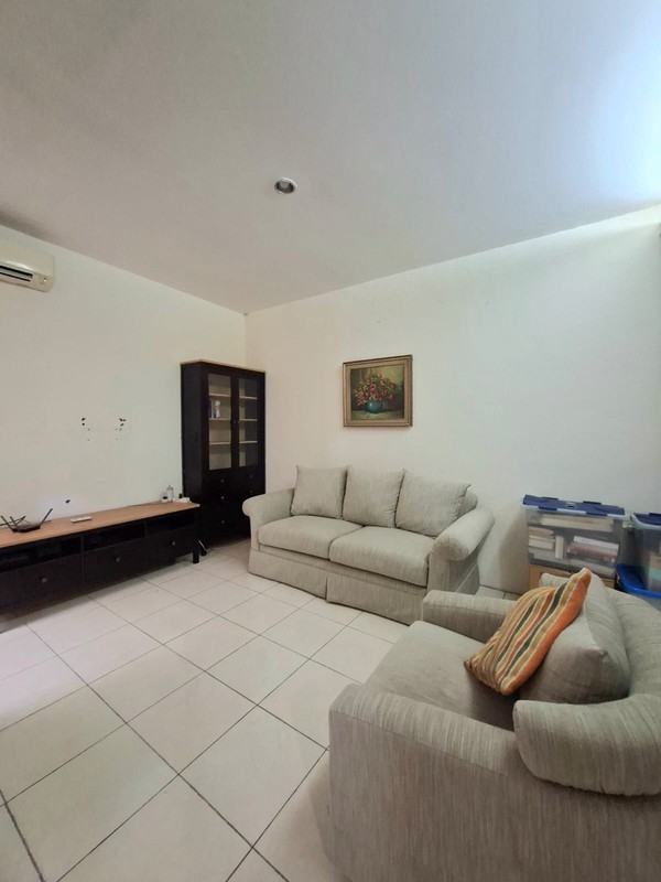 Rumah Cantik 2¼ Lantai Di Bintaro dengan KT 3+1 dan KM 3+1 sudah SHM Baru Renov 2020.