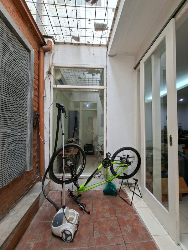 Rumah Cantik 2¼ Lantai Di Bintaro dengan KT 3+1 dan KM 3+1 sudah SHM Baru Renov 2020.