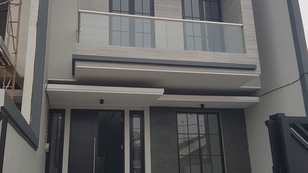 Dijual Rumah Tengah Kota Manyar Kertoadi Baru Gress