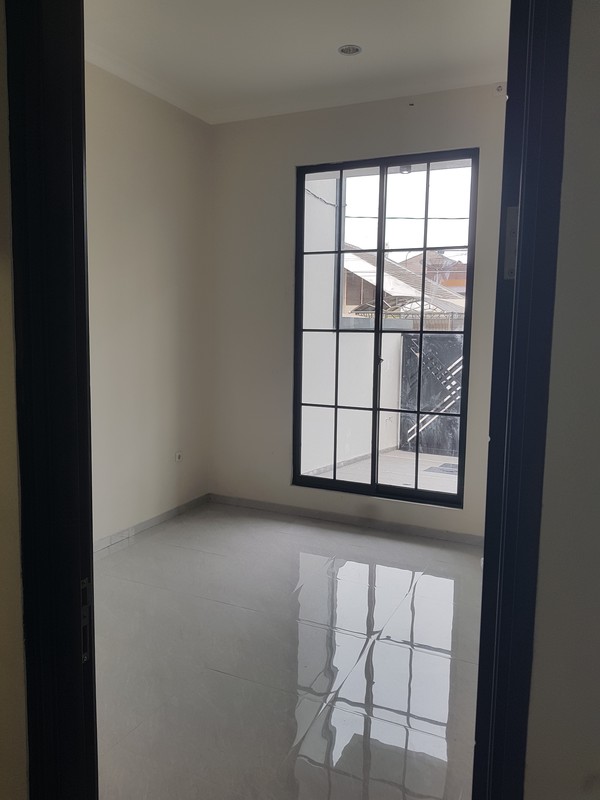 Dijual Rumah Tengah Kota Manyar Kertoadi Baru Gress