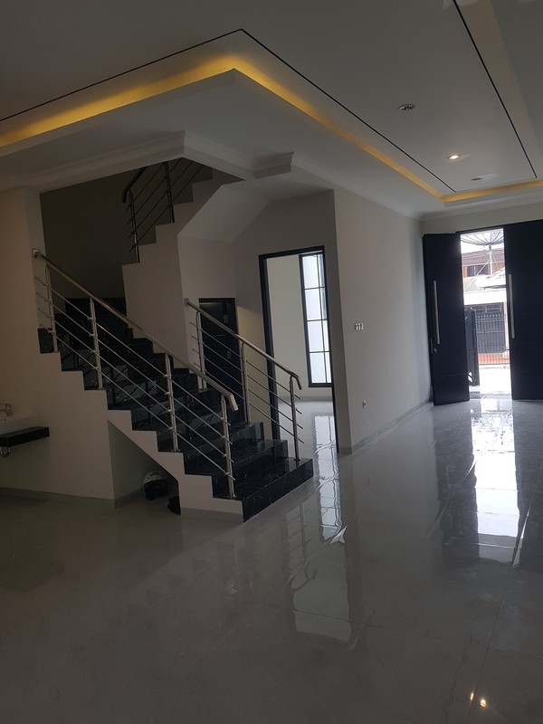 Dijual Rumah Tengah Kota Manyar Kertoadi Baru Gress