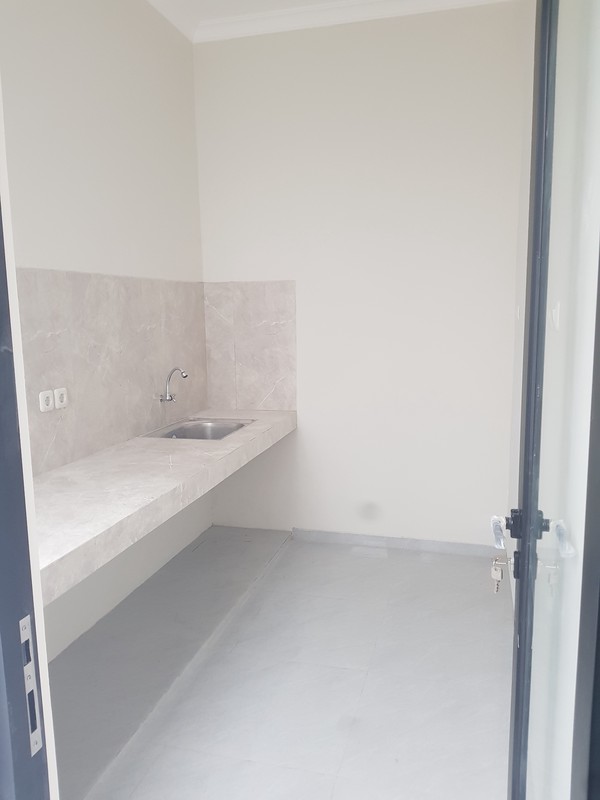 Dijual Rumah Tengah Kota Manyar Kertoadi Baru Gress