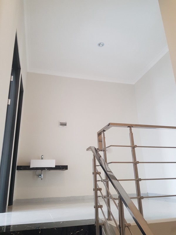 Dijual Rumah Tengah Kota Manyar Kertoadi Baru Gress