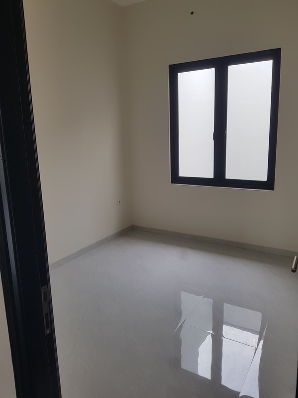 Dijual Rumah Tengah Kota Manyar Kertoadi Baru Gress