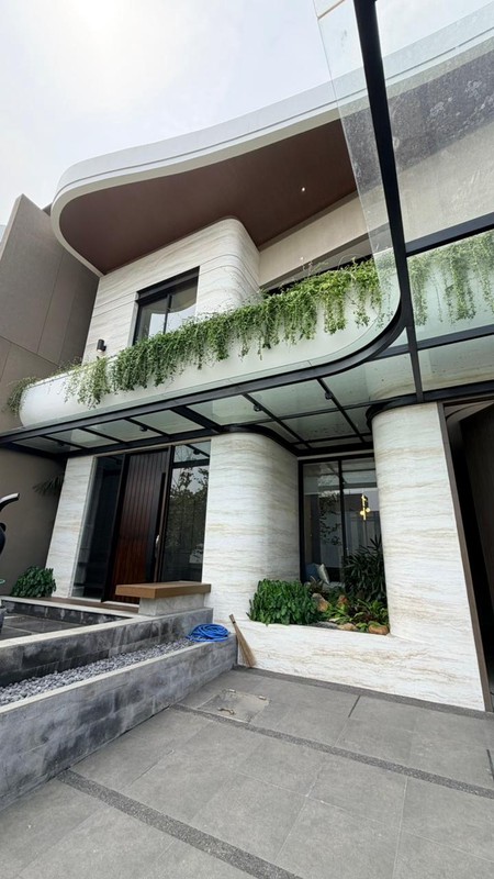 Dijual Rumah Baru Graha Family - Graha Famili Full Furnished Plus Unit Private Lift - Special Lebar 12 -meter -siap Huni Ready - Dekat Pakuwon Mall, Sma Petra 1, Citraland, Dian Istana, Bukit Darmo Go