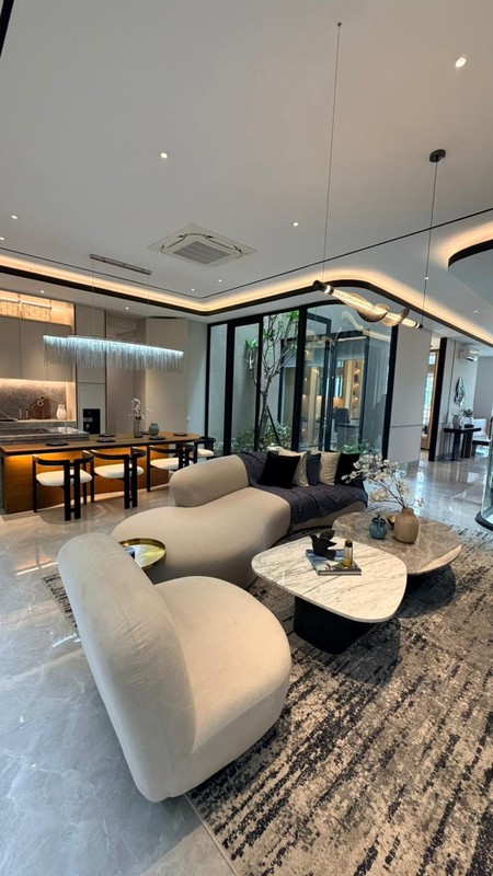 Dijual Rumah Baru Graha Family - Graha Famili Full Furnished Plus Unit Private Lift - Special Lebar 12 -meter -siap Huni Ready - Dekat Pakuwon Mall, Sma Petra 1, Citraland, Dian Istana, Bukit Darmo Go