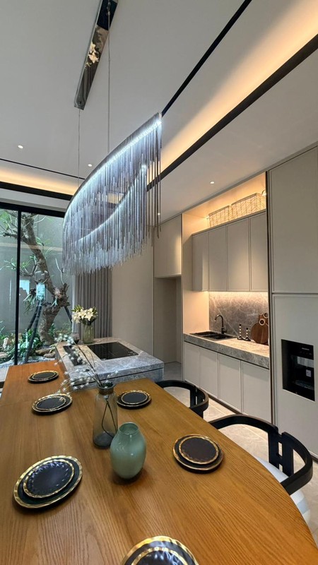 Dijual Rumah Baru Graha Family - Graha Famili Full Furnished Plus Unit Private Lift - Special Lebar 12 -meter -siap Huni Ready - Dekat Pakuwon Mall, Sma Petra 1, Citraland, Dian Istana, Bukit Darmo Go