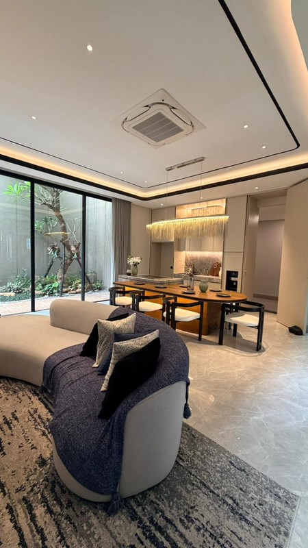 Dijual Rumah Baru Graha Family - Graha Famili Full Furnished Plus Unit Private Lift - Special Lebar 12 -meter -siap Huni Ready - Dekat Pakuwon Mall, Sma Petra 1, Citraland, Dian Istana, Bukit Darmo Go