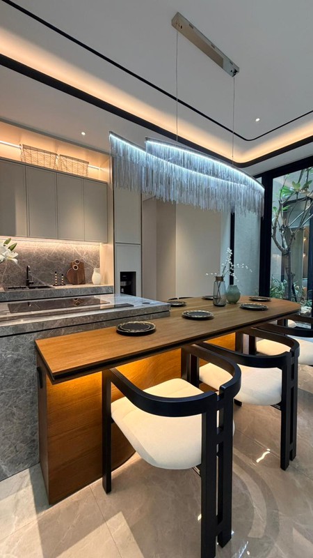 Dijual Rumah Baru Graha Family - Graha Famili Full Furnished Plus Unit Private Lift - Special Lebar 12 -meter -siap Huni Ready - Dekat Pakuwon Mall, Sma Petra 1, Citraland, Dian Istana, Bukit Darmo Go