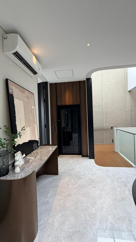 Dijual Rumah Baru Graha Family - Graha Famili Full Furnished Plus Unit Private Lift - Special Lebar 12 -meter -siap Huni Ready - Dekat Pakuwon Mall, Sma Petra 1, Citraland, Dian Istana, Bukit Darmo Go