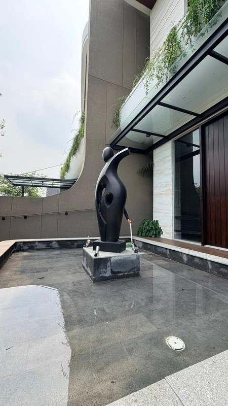 Dijual Rumah Baru Graha Family - Graha Famili Full Furnished Plus Unit Private Lift - Special Lebar 12 -meter -siap Huni Ready - Dekat Pakuwon Mall, Sma Petra 1, Citraland, Dian Istana, Bukit Darmo Go