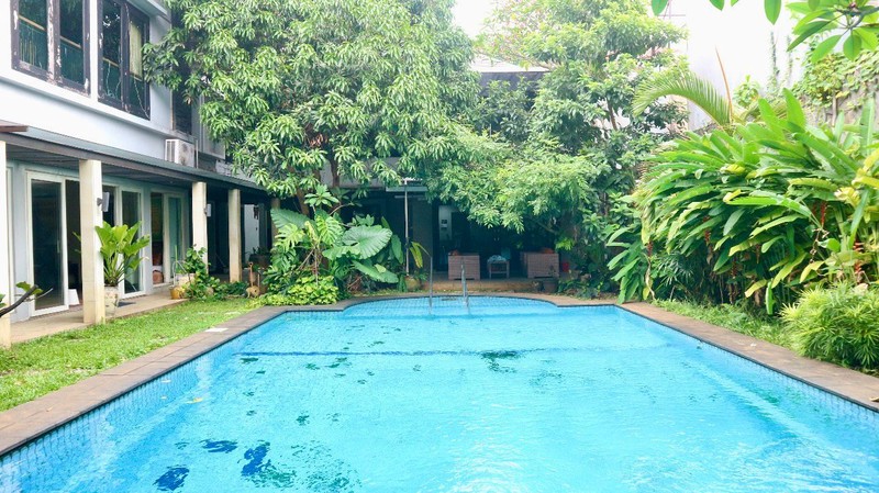 Rumah Mewah ada Kolam Renang Privat Di Cilandak Jaksel LT 1150m2 LB 800m2 SHM Lokasi Strategis