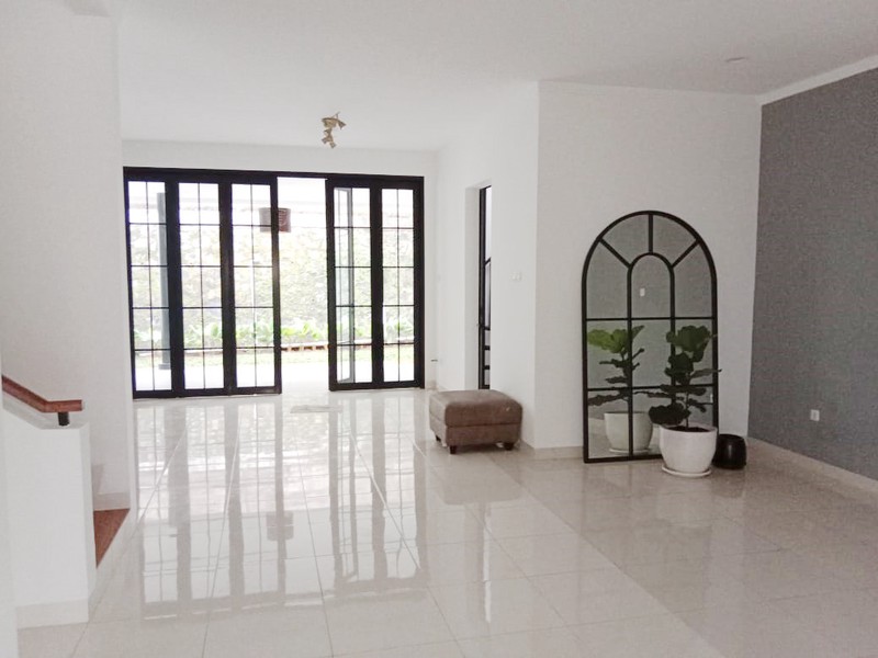 Rumah Mewah sudah renov dgn halaman di Discovery Cielo, Bintaro