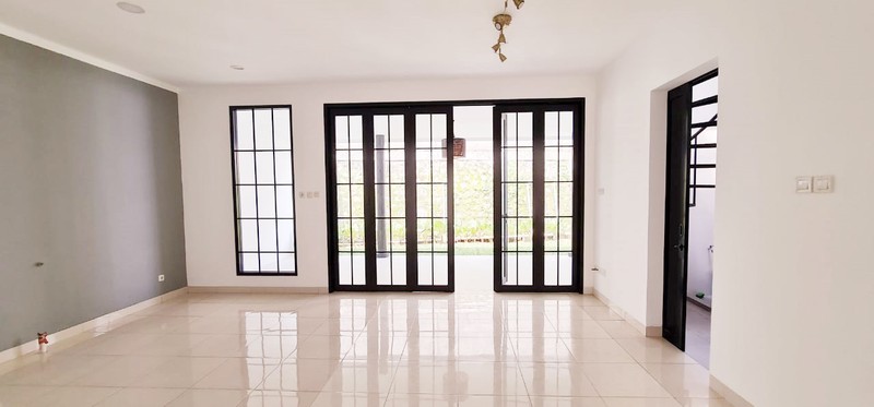 Rumah Mewah sudah renov dgn halaman di Discovery Cielo, Bintaro
