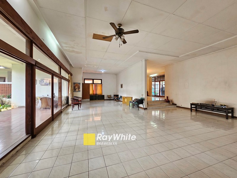 DIJUAL DI HARGA NJOP ! Rumah di Jalan Benda Kemang, Jakarta Selatan, LT 985 m2, 15 menit ke Mal Kemang Village