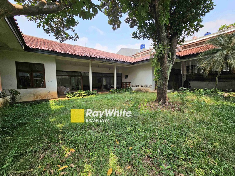DIJUAL DI HARGA NJOP ! Rumah di Jalan Benda Kemang, Jakarta Selatan, LT 985 m2, 15 menit ke Mal Kemang Village