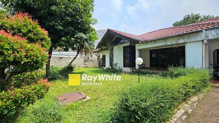 DIJUAL DI HARGA NJOP ! Rumah di Jalan Benda Kemang, Jakarta Selatan, LT 985 m2, 15 menit ke Mal Kemang Village