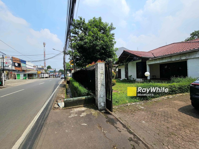 DIJUAL DI HARGA NJOP ! Rumah di Jalan Benda Kemang, Jakarta Selatan, LT 985 m2, 15 menit ke Mal Kemang Village