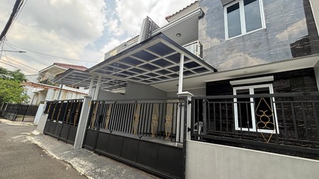 Rumah 2 Lantai Siap Huni di Jl. Tebet Timur Dalam - Lokasi Premium, Akses Mudah, Harga Menarik