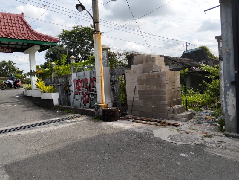  Dijual Tanah Luas 332 Meter Persegi di Sisi Ringroad Selatan Bantul , Cocok Untuk Gudang, Tirtonirmolo, Kasihan Bantul