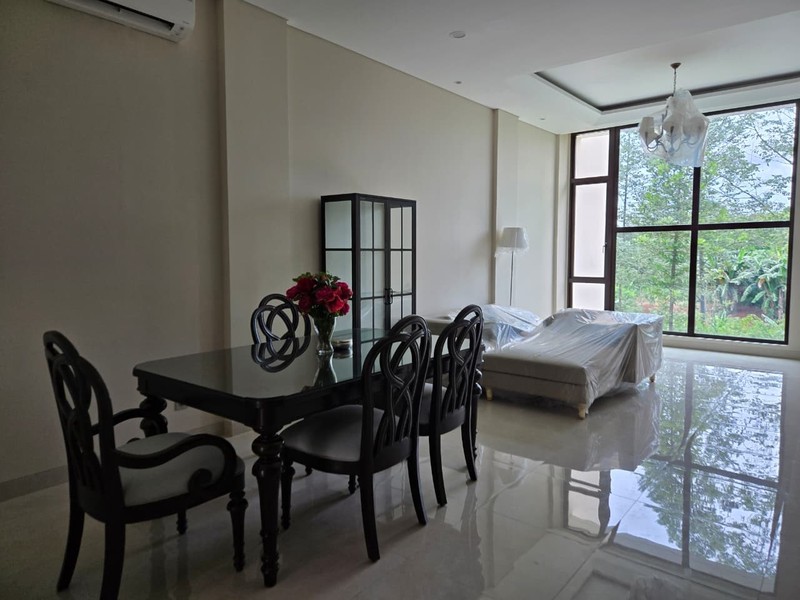 Dijual Town House FF, Di Jalan Taman Pondok Indah