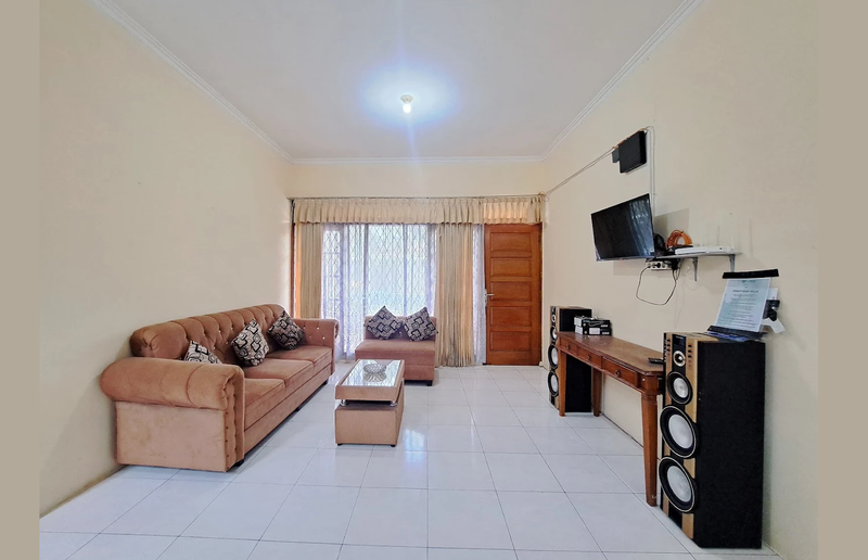 Villa 2 Lantai Cisarua Bogor Luas 4.950 m2 dengan Kolam Renang