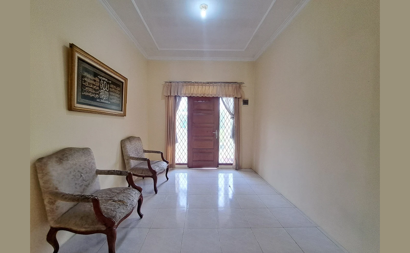 Villa 2 Lantai Cisarua Bogor Luas 4.950 m2 dengan Kolam Renang