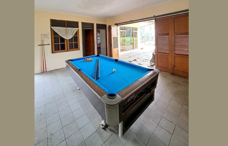 Villa 2 Lantai Cisarua Bogor Luas 4.950 m2 dengan Kolam Renang