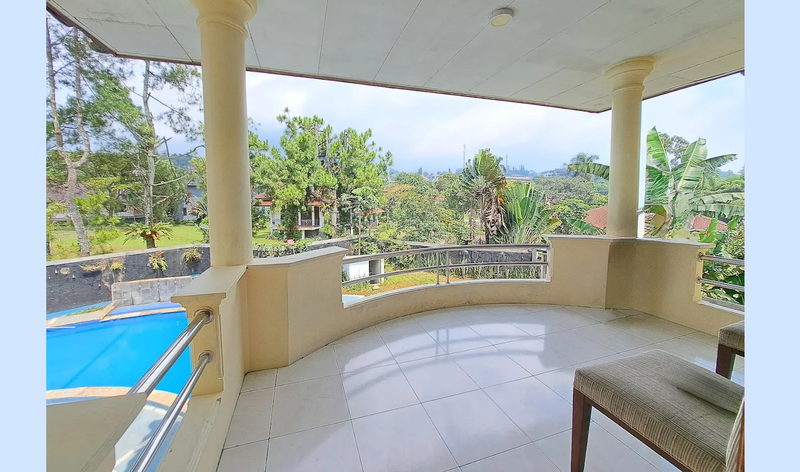 Villa 2 Lantai Cisarua Bogor Luas 4.950 m2 dengan Kolam Renang