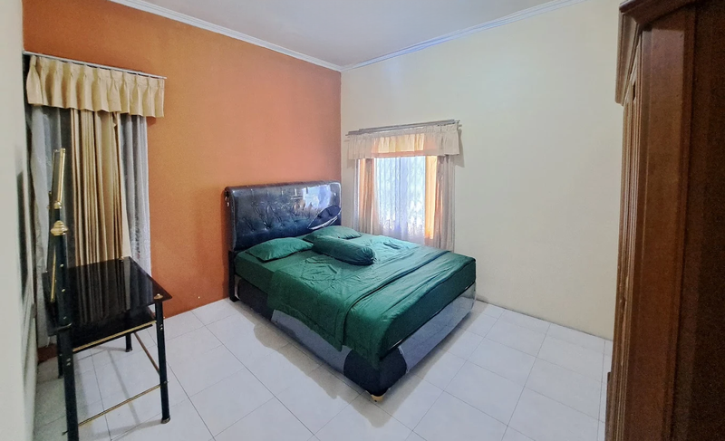 Villa 2 Lantai Cisarua Bogor Luas 4.950 m2 dengan Kolam Renang