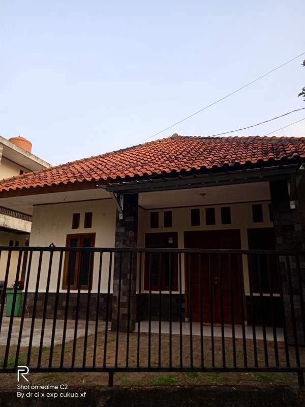 Paket Rumah Induk dan Rumah Kost  6 kamar di Griyaloka
