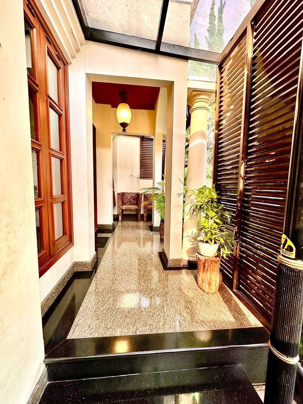 Dijual Town House Mewah Kawasan Elit di Mampang Prapatan, Jakarta Selatan