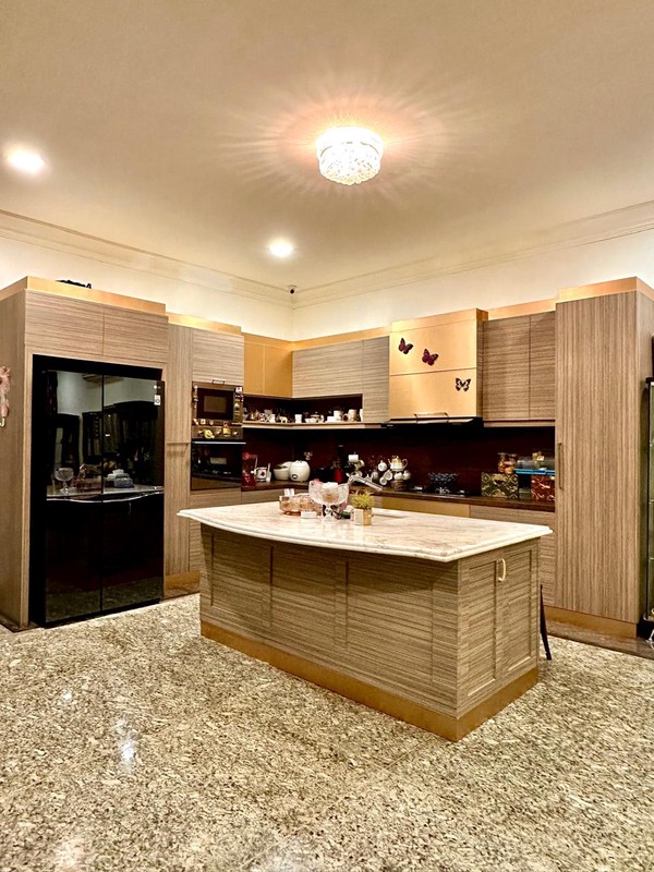 Dijual Town House Mewah Kawasan Elit di Mampang Prapatan, Jakarta Selatan