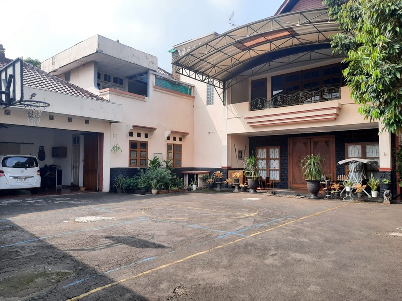 RUMAH LUAS TEDUH & NYAMAN KAVLING HANKAM JOGLO JAKARTA BARAT