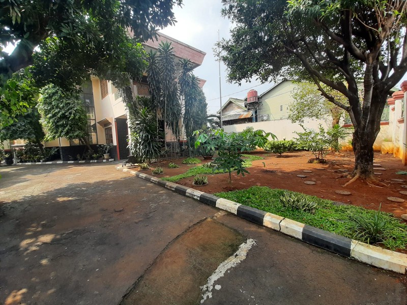 RUMAH LUAS TEDUH & NYAMAN KAVLING HANKAM JOGLO JAKARTA BARAT