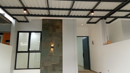 Dijual Rumah Brand New Mewah Metland Puri Clemantis - 5 Kamar Tidur, Lokasi Strategis
