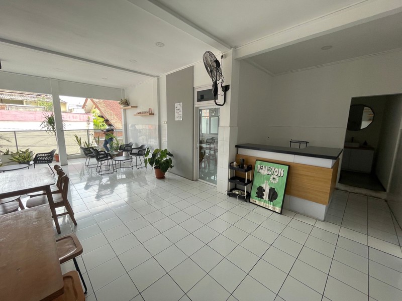 Disewakan Ruang Usaha 2 Lantai Strategis di Area Bisnis Jl. Kaliurang KM 5 (Dekat Kampus), Caturtunggal, Depok, Sleman