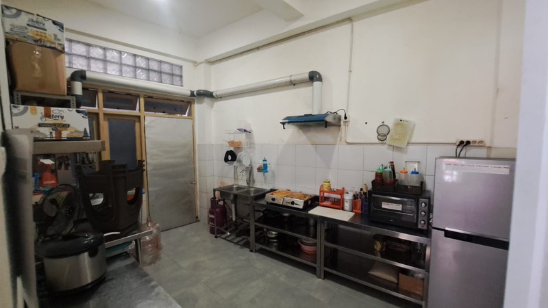 Disewakan Ruang Usaha 2 Lantai Strategis di Area Bisnis Jl. Kaliurang KM 5 (Dekat Kampus), Caturtunggal, Depok, Sleman