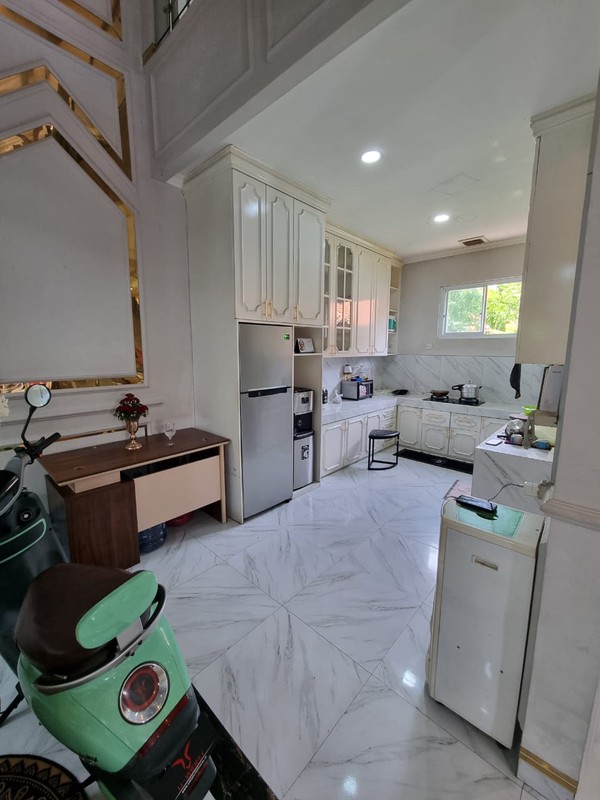 Rumah Bagus 2 Lantai Lokasi strategis, Bebas Banjir siap huni